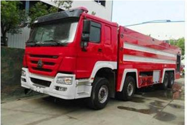 調(diào)動(dòng)--程力重汽前四后八水罐消防車為民眾解困